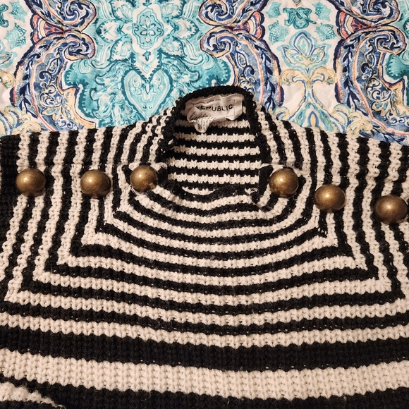 Republic sweater - Picture 3 of 3